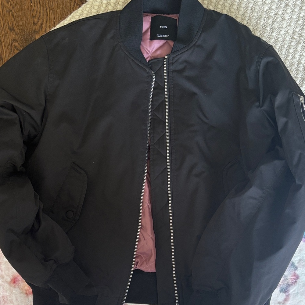 Mango Women’s Black Bomber Jacket with Pink Lining Size M Never Worn